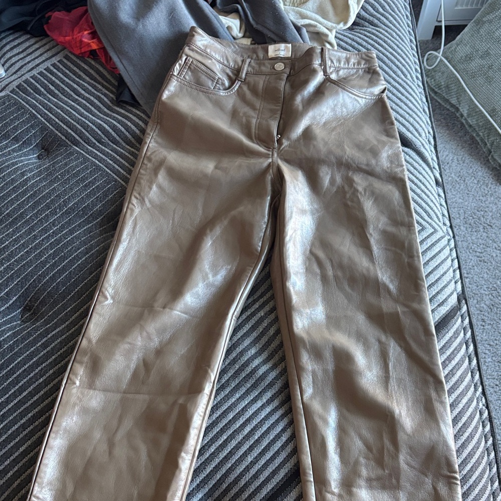Aritzia Women's Brown Straight Leg Jeans